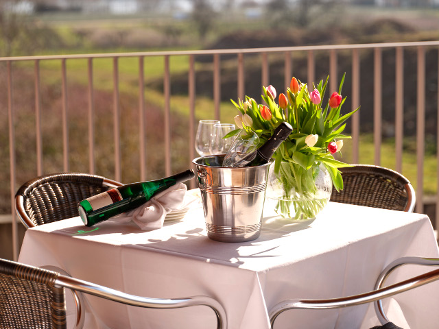 enjoy-a-glass-of-wine-from-the-moselle-1.jpg