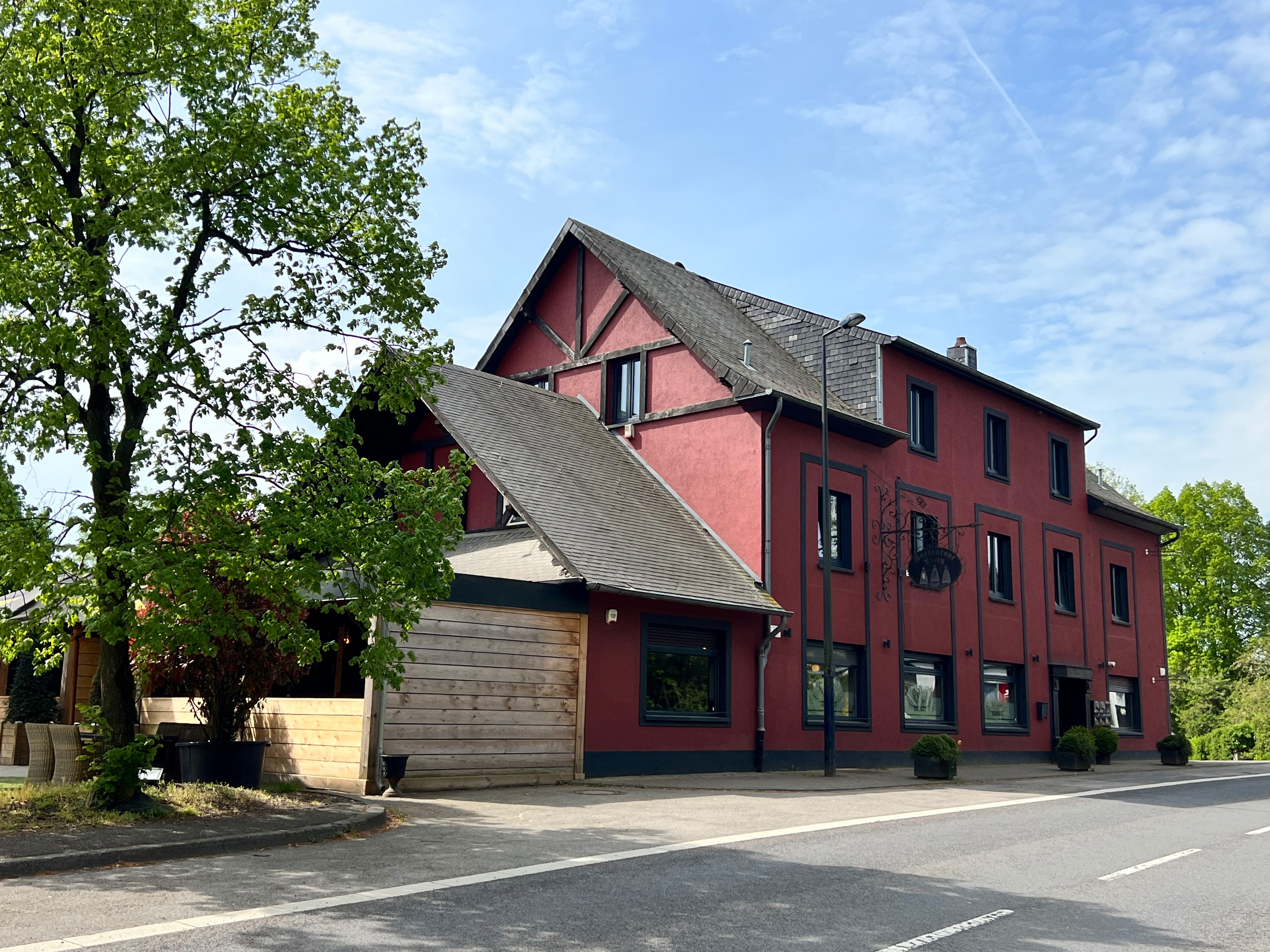 hotelansicht_neu.jpg